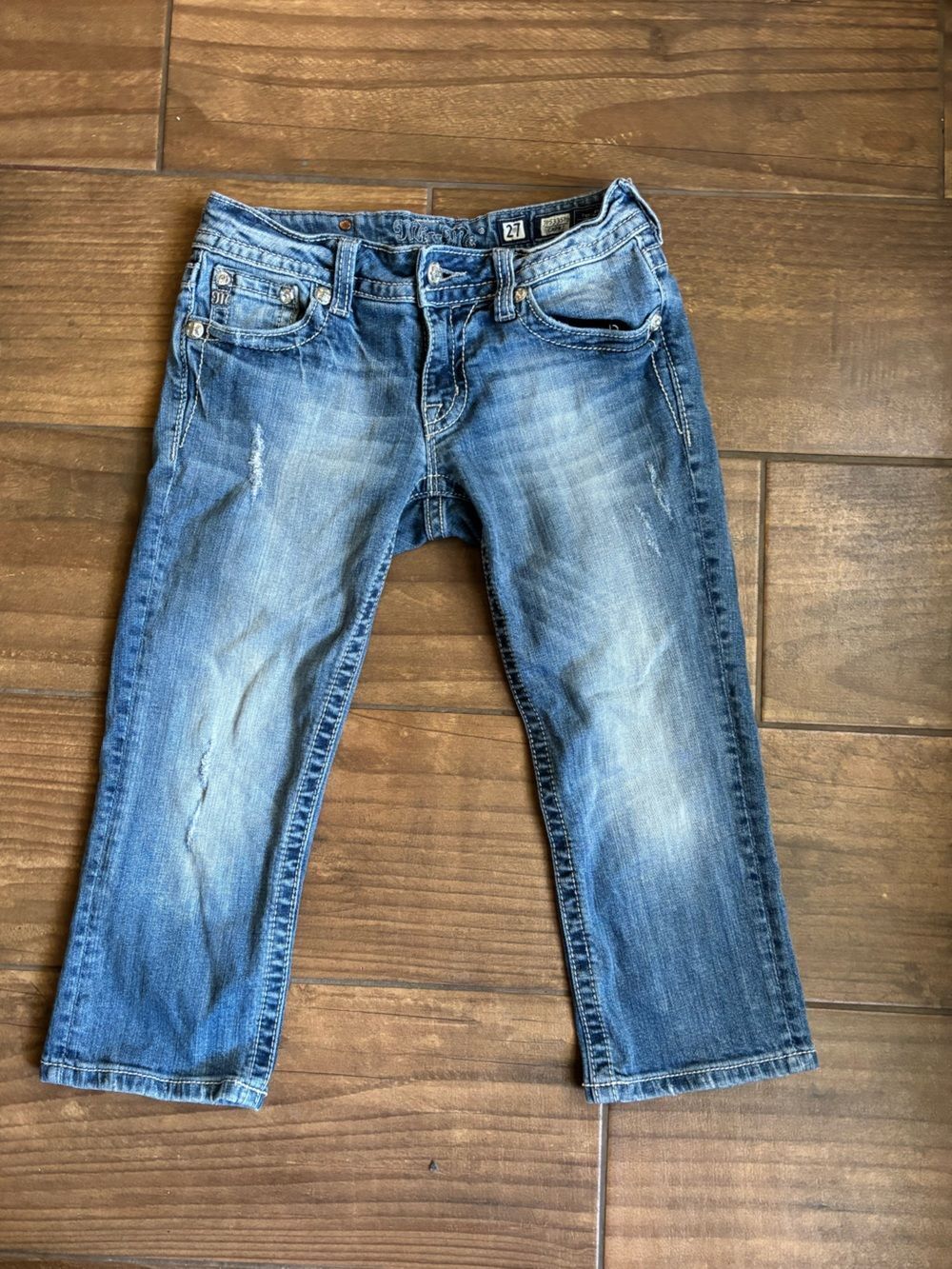 Miss Me JP5335P Capri Jeans Size 27 Medium Wash Embellished Fleur-de-Lis Pocket